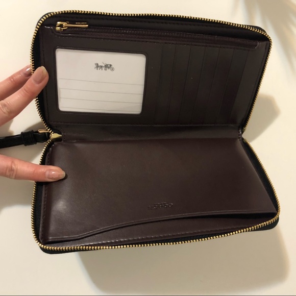 Coach Phone Wallet - Picture 6 of 7